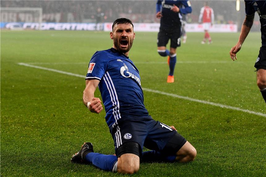 1:0-Sieg in Mainz - S04-Fans sorgen für Pyro-Ärger Sicherte den Schalke-Sieg in Mainz: Daniel Caligiuri.