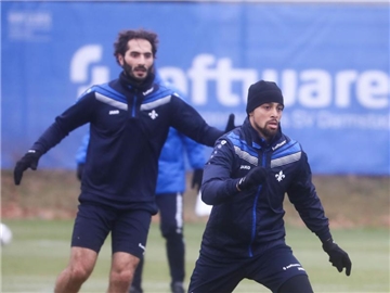Sidney Sam (r.) mit Hamit Altintop beim Training des SV Darmstadt 98. 