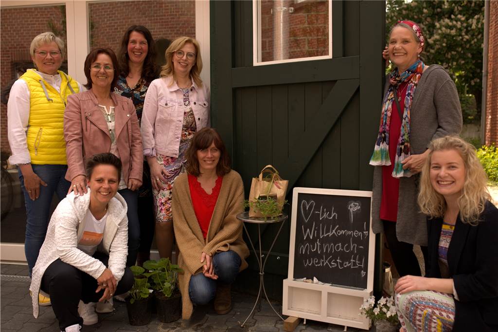 Sie alle machen gemeinsame Sache: Das Team der Mut-mach-Werkstatt.