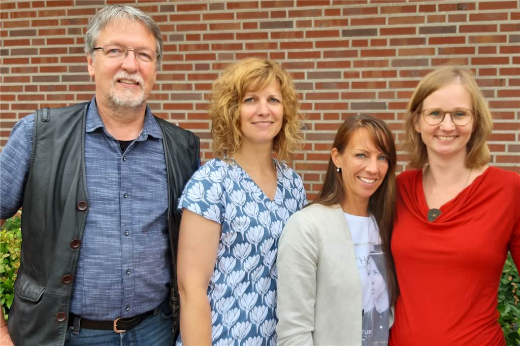 Der richtige Name für die Sekundarschule Legden Rosendahl ist gefunden Sie bilden das Leitungsteam an der Sekundarschule Legden Rosendahl: (v.l.)Klaus Weidemann (Abteilungsleitung in Osterwick), Anja Deitmer (Abteilungsleitung in Legden), Anna Hetrodt (Stunden- und Vertretungsplanung) und Kristin Ebbing (Didaktische Leitung).