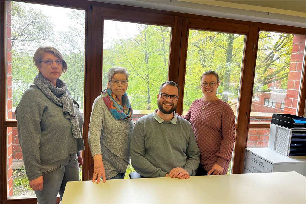 Neue Beratung: Tim Borgelt hilft bei Schimmel, Kindergeld und Co. Sie freuen sich auf das neue Projekt, die Bürgerberatung in Barkenberg: Ramona Klatte (Kindergarten Wulfener Markt), Marion Werk (1. Vorsitzende Bürgertreff Barkenberg), Tim Borgelt (Verband Ev. Kirchengemeinden Dorsten), Vanessa Greef (Verband Ev. Kirchengemeinden Dorsten) und Thomas Rentmeister (Sozialamt Dorsten Fehlt)