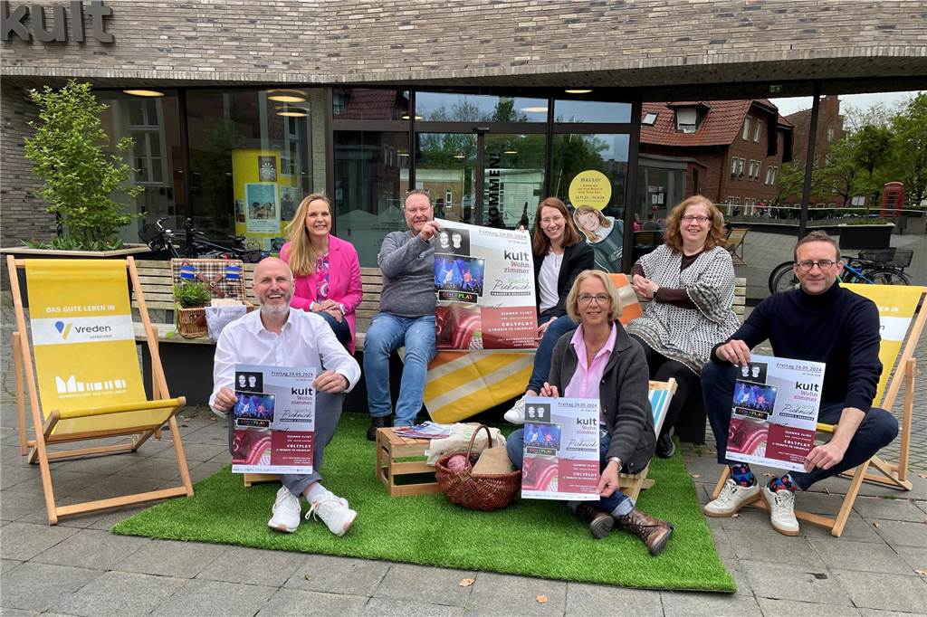 „kultWohnzimmer“: Picknick mit Livemusik, Kultur und leckeren Snacks Veranstalter auf Liegestühlen vor dem kult
