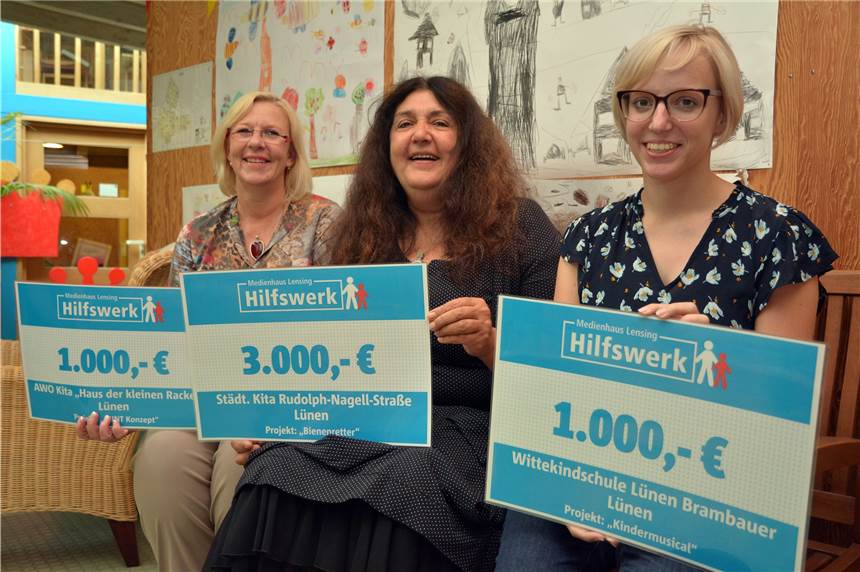 5000 Euro für drei Bildungsprojekte in Lünen Sie freuen sich über Förderung ihrer Projekte durch das Medienhaus Lensing Hilfswerk (v.l.) Ute Fleischmann (Haus der kleinen Racker), Sabrina Hörnlein (Kita Rudolph-Nagell-Straße) und Katharina Krämer (Wittekindschule).