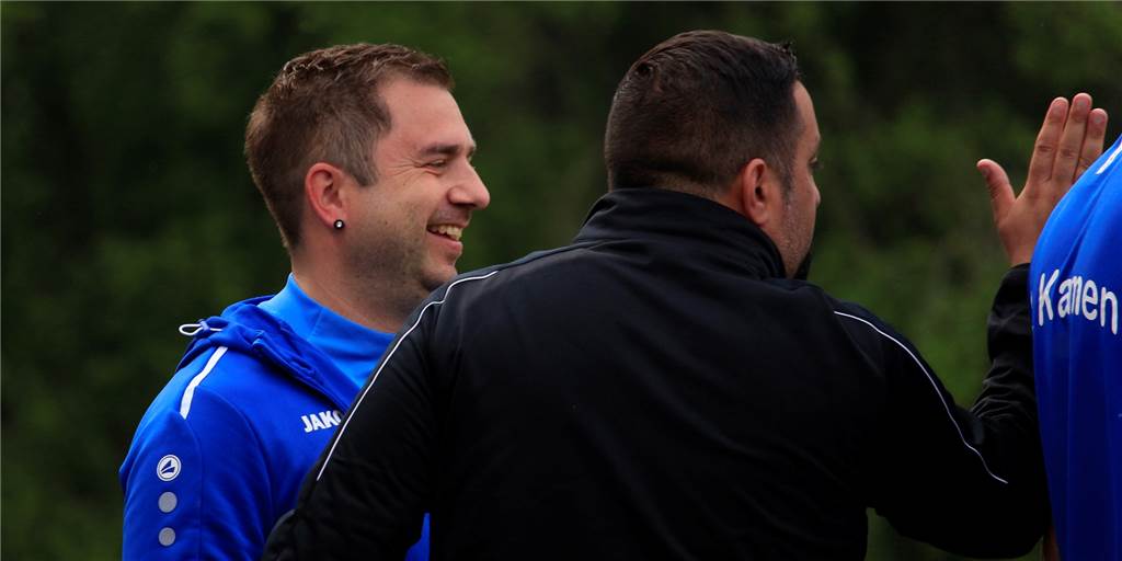 Glückstag 7. Mai: Für VfL Kamens Trainer Emre Aktas wiederholt sich Historisches Sie haben es schon wieder getan: Für Sebastian Laub (l.) und Emre Aktas scheint der 7. Mai ein Glückstag zu sein.