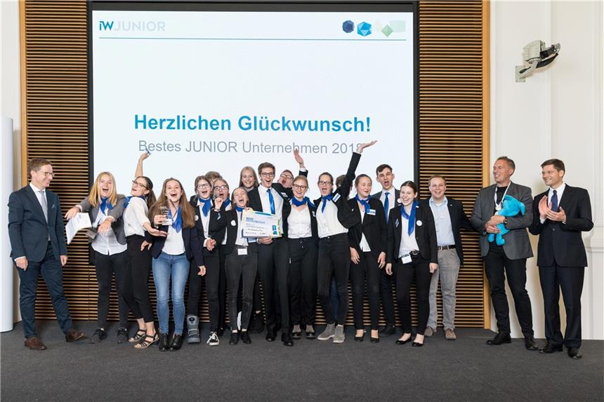 Christophorus-Schüler gewinnen Titel als beste Schülerfirma Deutschlands Sie haben es tatsächlich geschafft: Die Schüler des Christophorus-Gymnasiums jubeln in Berlin.