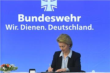 Sie hält Nachgiebigkeit gegenüber Wladimir Putin für einen Fehler: Verteidigungsministerin Ursula von der Leyen. Foto: Holger Hollemann