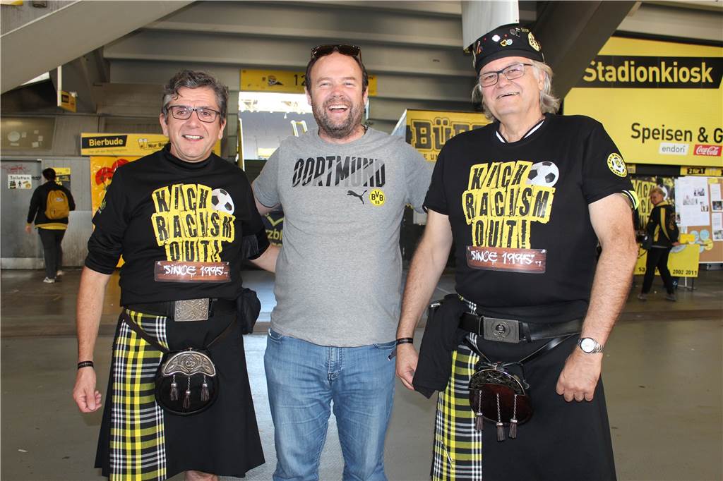 25 Jahre „Kick racism out“: BVB und Fanprojekt begrüßen besondere Gäste Sie sind Briten und leidenschaftliche BVB-Fans: (von links) George Gourlay, Ben McFadyean und Paul Underwood.