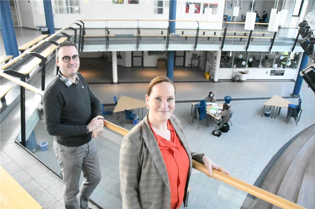 Neue Leiterin des Gymnasiums Selm: „Ein Stückchen Zukunft mitgestalten“ Sie sind das neue Schulleitungsteam des Städtischen Gymnasiums Selm: Die Leiterin Viola Löchter und der stellvertretende und bis dato kommissarische Schulleiter Thomas Schneider.