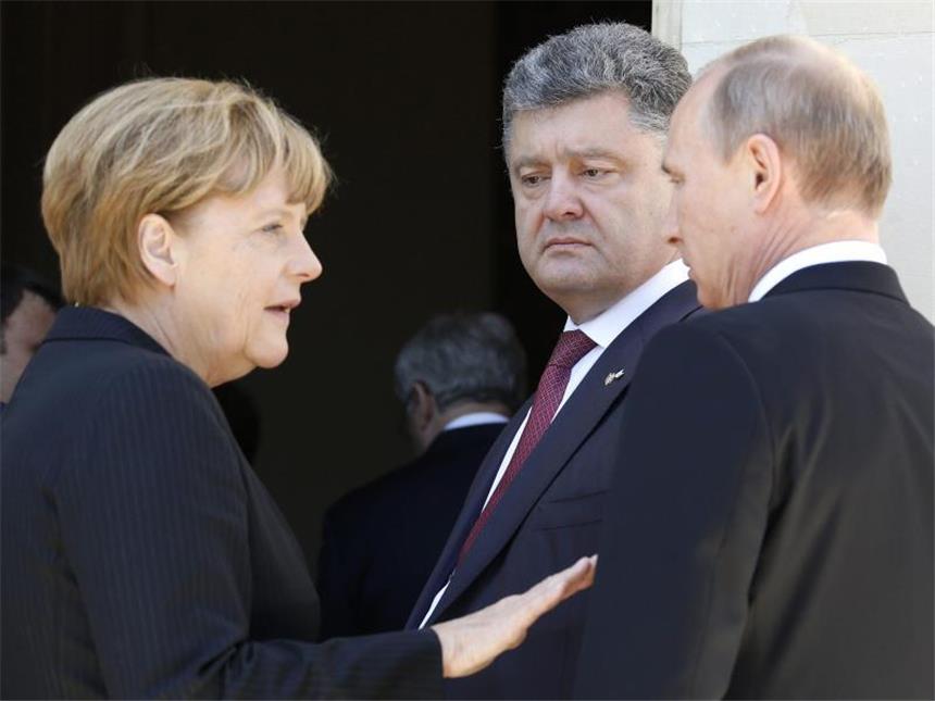 Krisentreffen in Minsk mit Merkel und Putin Sie werden sich in Minsk wiedertreffen: Angela Merkel, der ukrainische Präsident Petro Poroschenko und Wladimir Putin.