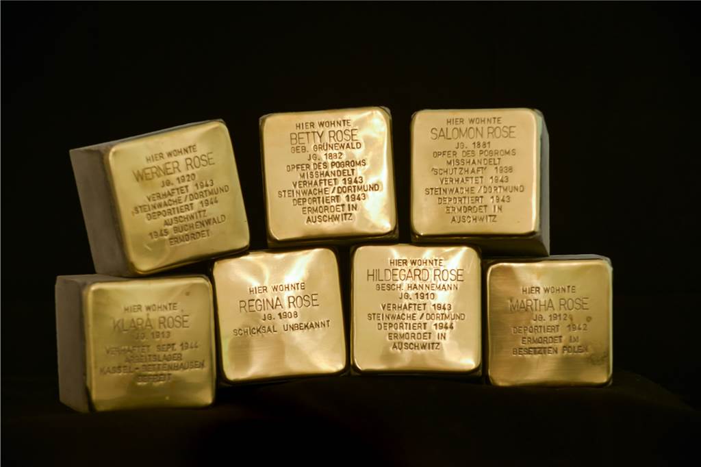 Sieben Stolpersteine werden im November zur Erinnerung an die Familie Rose verlegt.