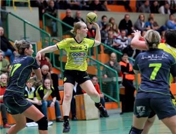 Sieben Tore, kluge Anspiele: Stella Kramer (M.) machte ein starkes Spiel.