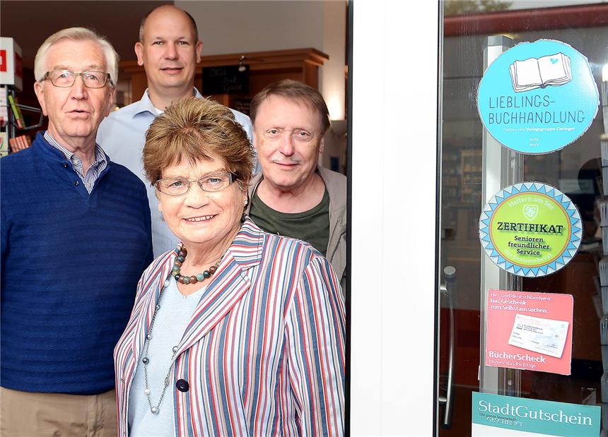 Seniorenbeirat verteilt Gütesiegel für Geschäfte Siegfried Lindemann, Oliver Entrop, Hedwig Himmelmann und Hans Kirschbaum geben den Startschuss für das Projekt "Gütesiegel" für Geschäfte des Einzelhandels durch den Seniorenbeirat.