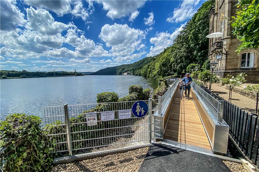 Ferien vor der Haustür: Eigene Buslinie bringt Kinder zum Hengsteysee Sieht aus wie Urlaub: der Hengsteysee mit blauem Himmel. Dorthin geht es für Hombrucher Jungen und Mädchen in den Sommerferien.