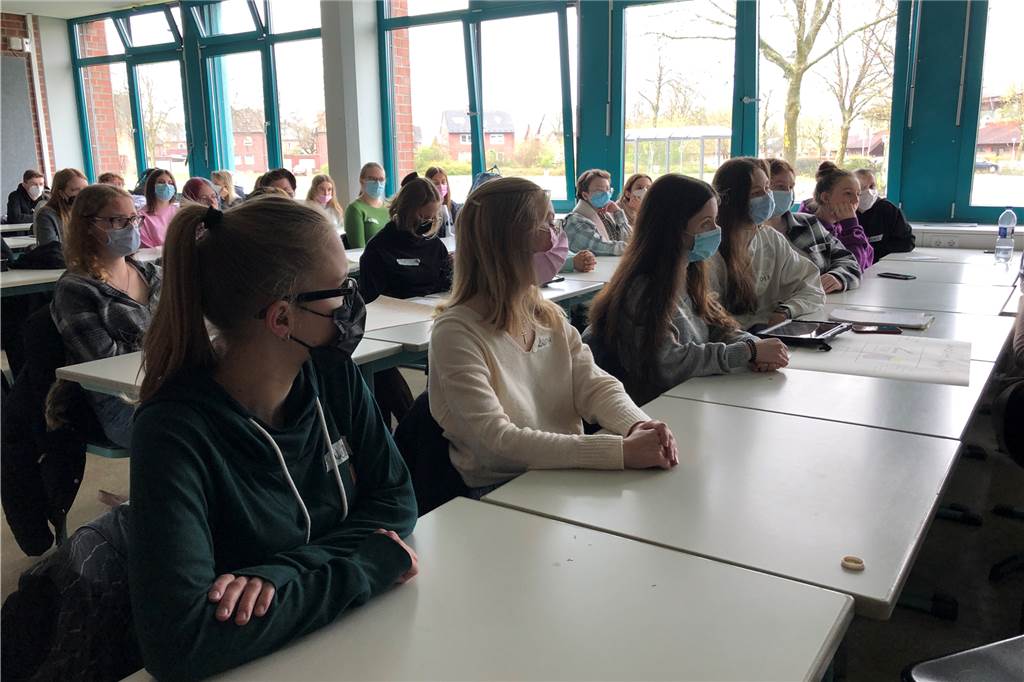 Zukunftsideen: Olfener Gesamtschüler wollen Hochhäuser und Open-Air-Kino Sieht statisch aus, war aber eine durchaus dynamische Veranstaltung: die Zukunftswerkstatt der Olfener Gesamtschüler.
