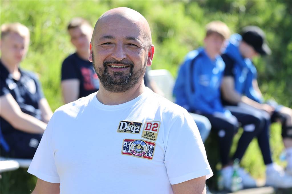 Funktionär des FC Frohlinde tritt nach Manipulationsvorwürfen zurück: „Aber ich war es nicht“ Siggi Morina ist von seinem Posten als Sportlicher Leiter des FC Frohlinde nach Anschuldigungen zurückgetreten.