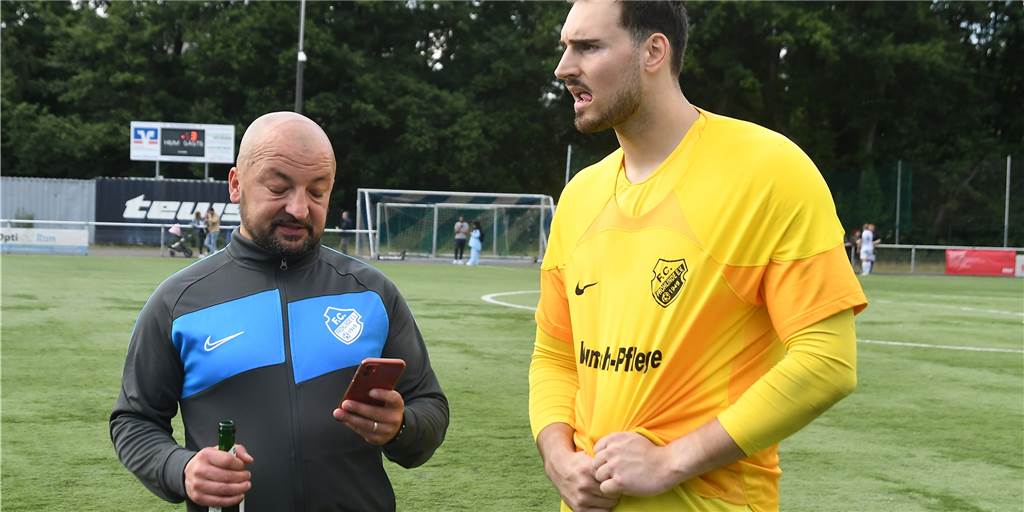 Im Video: Frohlindes Siggi Morina formuliert Kampfansage nach Abstieg Siggi Morina (l), Sportlicher Leiter des FC Frohlinde, formulierte nach dem Landesliga-Abstieg neue Ziele.