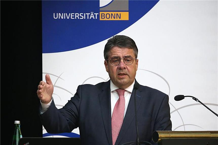 Sigmar Gabriel mahnt gemeinsame Syrien-Strategie an Sigmar Gabriel spricht im Hörsaal. Foto: Oliver Berg