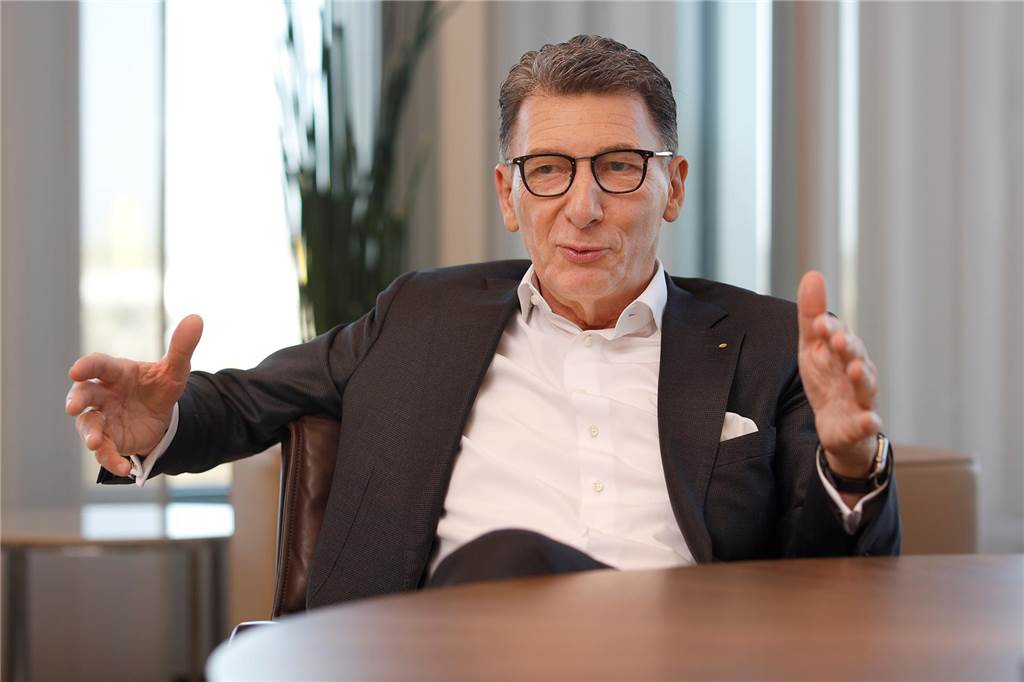Ulrich Leitermann gestikuliert.