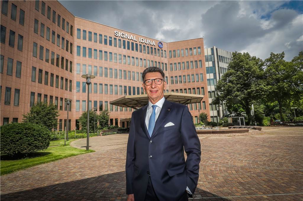 Weihnachtsgeld trotz Krise? So halten es große Dortmunder Arbeitgeber In Dortmund rüttelt Signal-Iduna-Chef Ulrich Leitermann nicht am Weihnachtsgeld