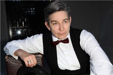 Sigrid Grajek in einer Szene aus ihrem neuen Theaterstück, das im Januar in Berlin Premiere hatte.