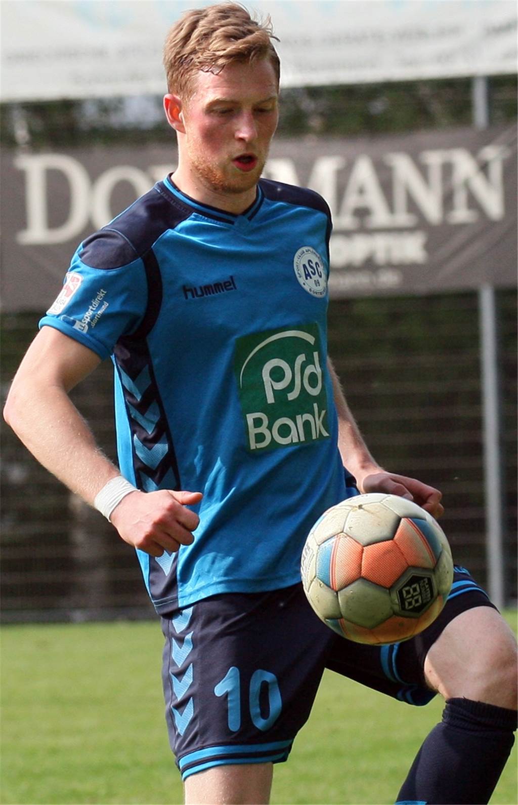 Ehemaliger ASC-Spieler (27) hat Zeit nach dem Gottesdienst und kann sich Rückkehr vorstellen Silas Lennertz, einst wichtiger Spieler beim ASC 09 Dortmund, kann sich eine Rückkehr in den Dortmunder Amateurfußball vorstellen.