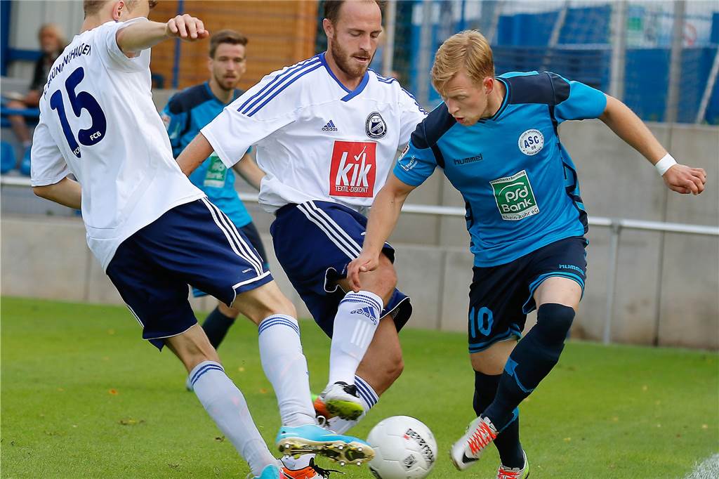 FC Brünninghausen holt Deutschen Junioren-Meister, der mit dem ASC in die Oberliga aufstieg Silas Lennertz (r.) geht nach Dortmund zurück.