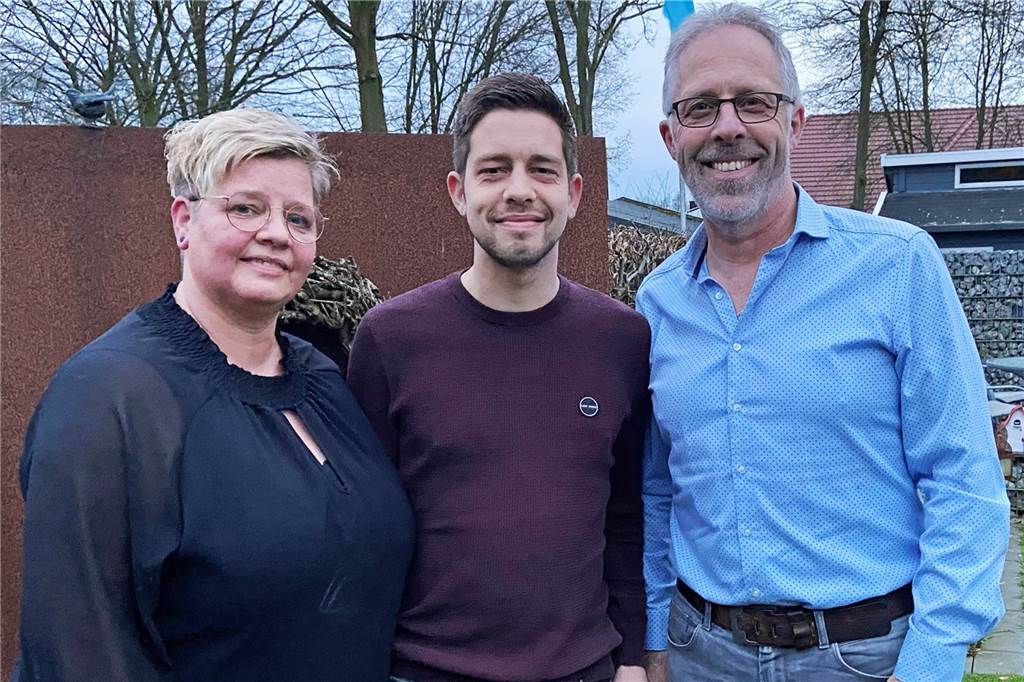 Mirko Dues benötigt Spenderorgan: Familie kämpft gegen Grundsatzproblem Silke und Gregor Dues mit ihrem Sohn Mirko