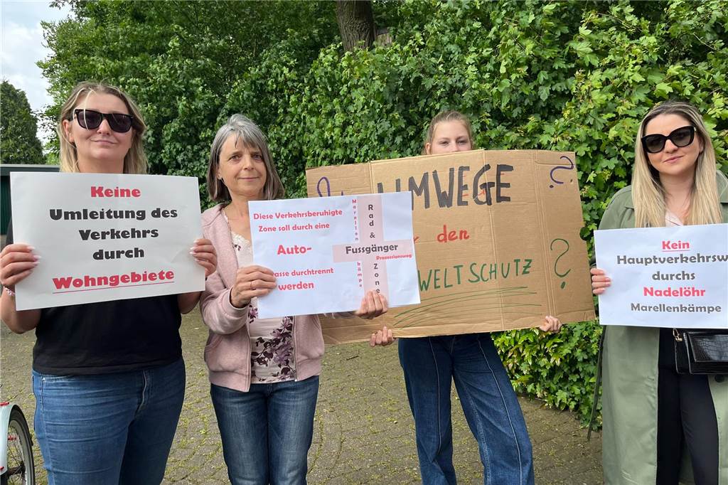 Silvia Konze und Hülya Kocak nahmen an einer Demonstration gegen die Öffnung der Marellenkämpe teil.