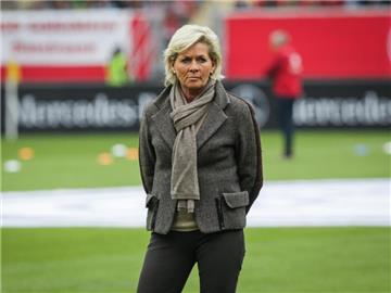 Silvia Neid fehlen im Länderspiel gegen Brasilien einige Leistungsträgerinnen. Foto: Frank Rumpenhorst