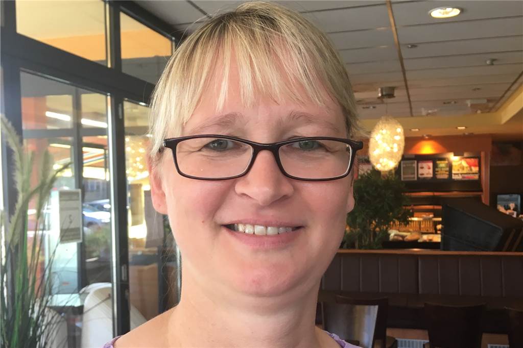 Feierabend um 14 Uhr: Mitarbeiter der Bäckerei Mack bekommen hitzefrei Silvia Urmes freut sich, den Mitarbeitern die Arbeit zu erleichtern.