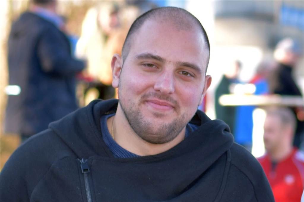 Ärger in Holzwickede: Dortmunder Klub schnappt sich Winter-Neuzugang des HSC Silvio Santoro, Sportlicher Leiter der Jugendfußball-Abteilung des Holzwickeder SC, ist enttäuscht über den Abgang von David Samuel Kampa.
