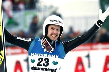 Simon Ammann jubelt über seinen dritten Platz am Kulm. Foto: Erwin Scheriau