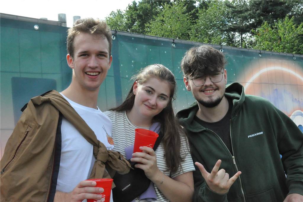 Ausgelassene Stimmung beim diesjährigen Beerpong-Festival Simon Beckmann (r.) aus Haltern würde auf jeden Fall wieder zum Beerpong-Festival gehen - aber nächstes Mal mit Trikots und mehr Training.