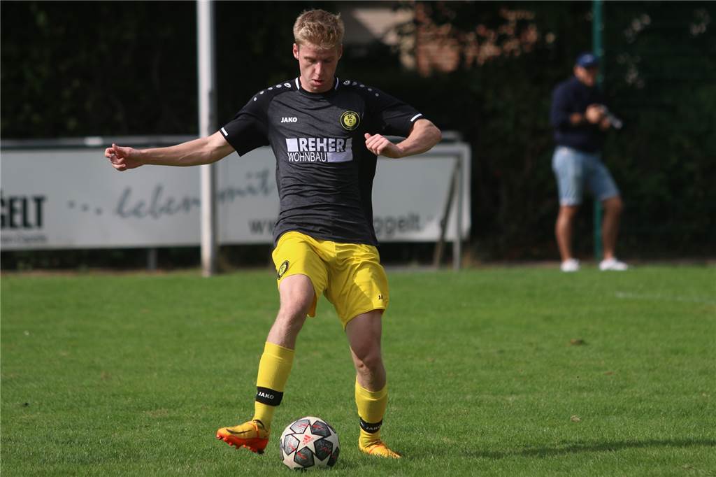 Vom A-Junior zum unangefochtenen Leistungsträger: Spieler des SC Capelle startet durch Simon Daugsch erhielt die meiste Einsatzzeit beim SC Capelle.