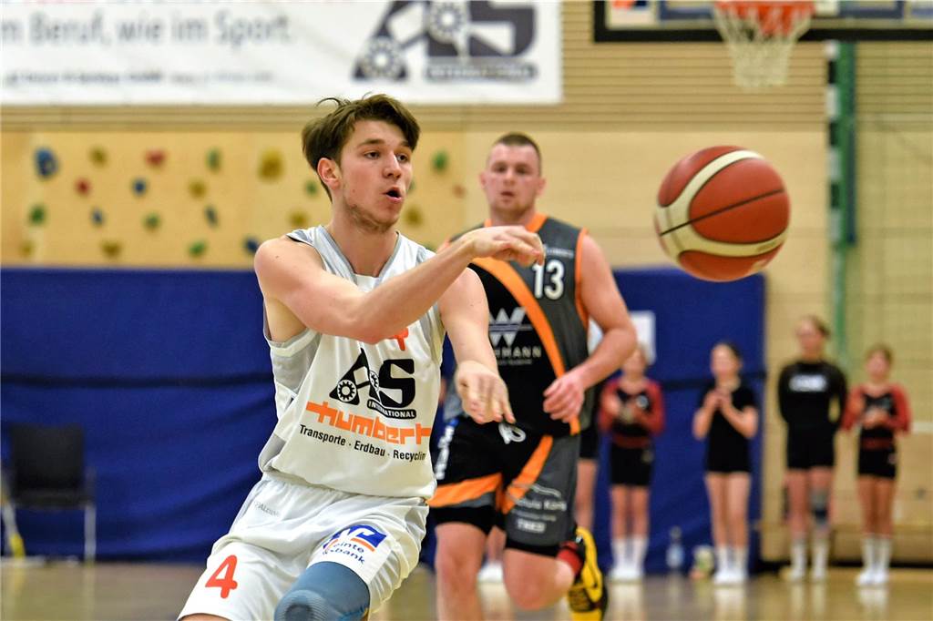 BSV Wulfen verliert ein Eigengewächs: Der potenzielle Nachfolger steht aber bereit Simon Dyczmons passt den Ball