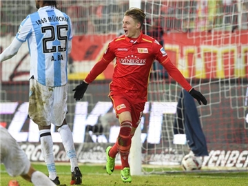 Simon Hedlund freut sich über sein 2:0 gegen die Löwen. Foto: Maurizio Gambarini