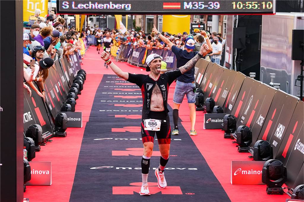 „Das Geilste, was man machen kann“: Vreden hat zwei neue Ironmänner Simon Lechtenberg feiert seine gute Gesamtzeit von 10:55:10 Stunden.
