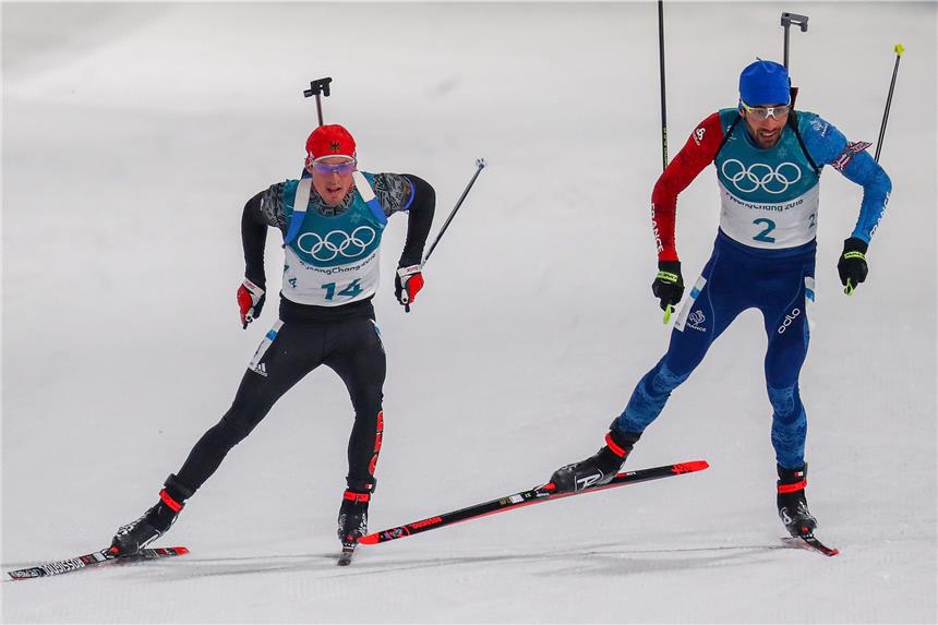 Fourcade siegt im Biathlon-Massenstart in Pyeongchang Simon Schempp (l.) musste sich nur Martin Fourcade aus Frankreich geschlagen geben.