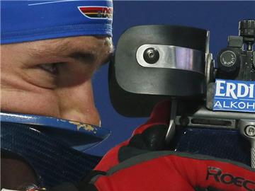 Simon Schempp wird zum Saisonauftakt geschont und lässt die Mixed-Kämpfe in Östersund aus. Foto: Sergei Ilnitsky