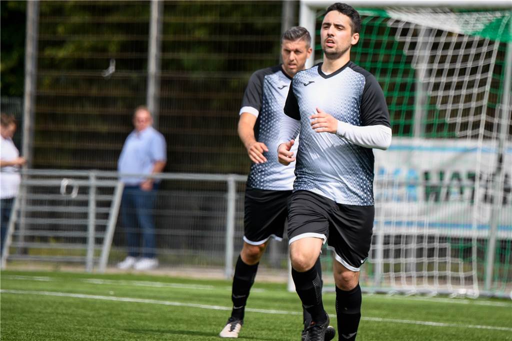 Ohne ein Spiel gesehen zu haben: Wie die Vereine sich trotz Spielpause über Neuzugänge informieren Simon Serges, hier im Trikot des VfB Lünen, wechselt im Sommer zum PSV Bork.