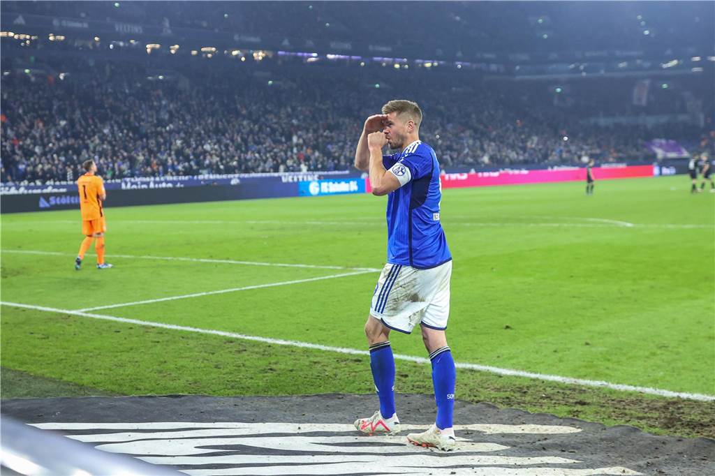 Letzter Vorhang für Simon Terodde: Simon Terodde und sein typischer Jubel nach einem Tor.