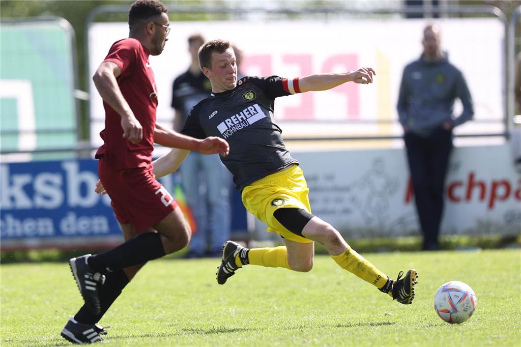 SC Capelle gewinnt Torhagel-Derby gegen Werner SC II Simon Walter (r.) traf nicht nur vorne, sondern haute sich auch in die Zweikämpfe.