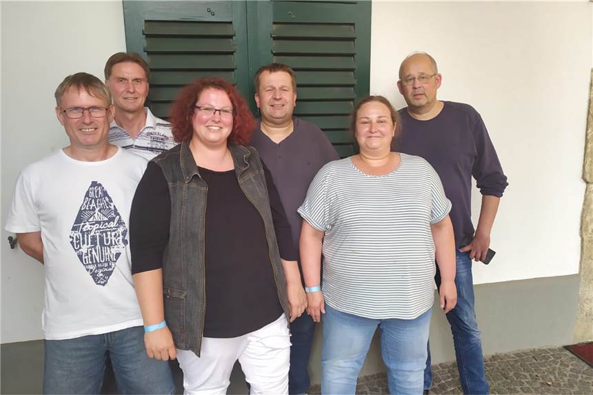 Eine Frau führt jetzt den AfD-Stadtverband in Dorsten Simone Paulsen (3.v.l.) führt jetzt den AfD-Stadtverband in Dorsten. Mit im Bild (v.l.): der zweite Vorsitzende Bernd Oesing, die Beisitzer Werner Hein, Holger Graf und Andrea Wagner sowie Lutz Wagner, Sprecher des AfD-Kreisverbandes.