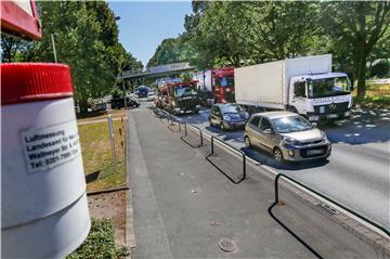 Sind die Messstationen für die Luftbelastung an der B1 – hier am Westfalendamm – an der richtigen Stelle angebracht? Diese Frage will das Bundesverkehrsministerium nun prüfen lassen. Das Ergebnis könnte Folgen für ein mögliches Lkw-Durchfahrtsverbot auf der B1 haben.