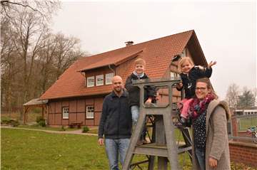 Sind in Alt-Wulfen im wahrsten Sinne des Wortes heimisch: Thorsten, Mats, Jule und Beatrix Rathmann.