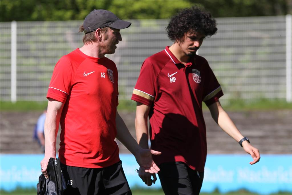 Karim Bouaskers Zukunft ist völlig offen Axel Schmeing und Karim Bouasker unterhalten sich.