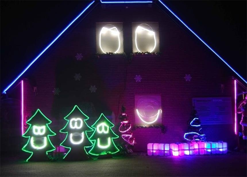 Castrop-Rauxels Weihnachtshaus singt wieder Singende Tannenbäume am Haus Puderbach