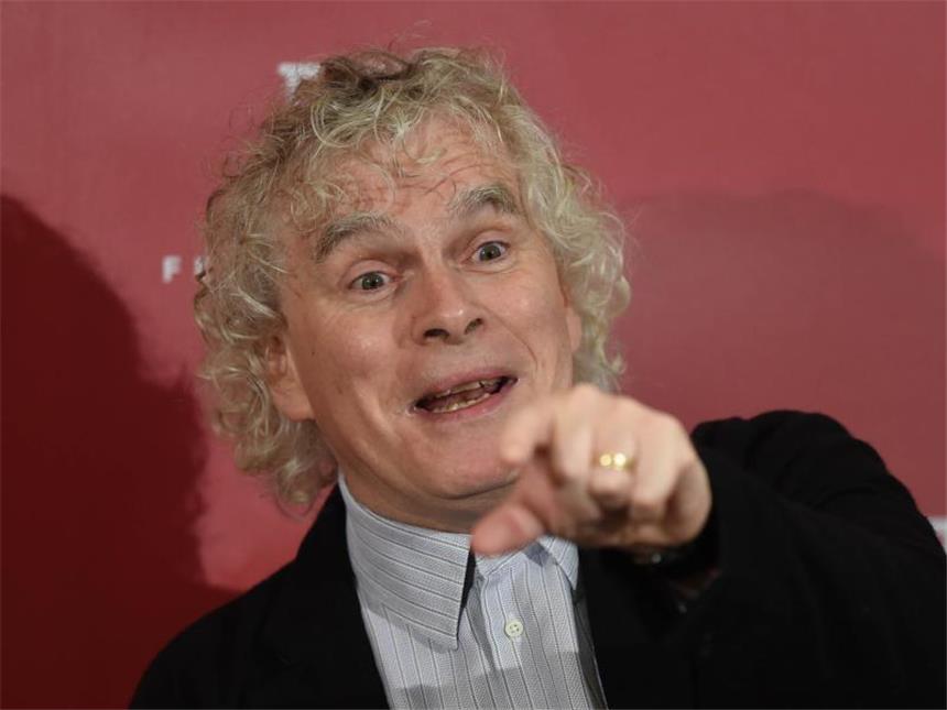 Osterfestspiele mit «Tristan»-Neuinszenierung Sir Simon Rattle, Dirigent der Berliner Philharmoniker, bei einer Pressekonferenz im Festspielhaus Baden-Baden. Foto: Uli Deck
