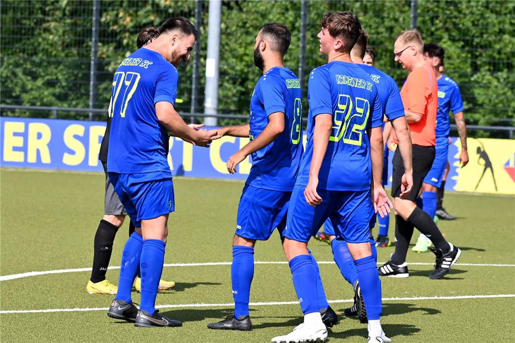 Kamener SC quält sich in die nächste Runde: PSV Bork sucht Testgegner Sitki Üstün (M.) erzielte das dritte Kamener Tor beim Pokalsieg gegen den PSV Bork.