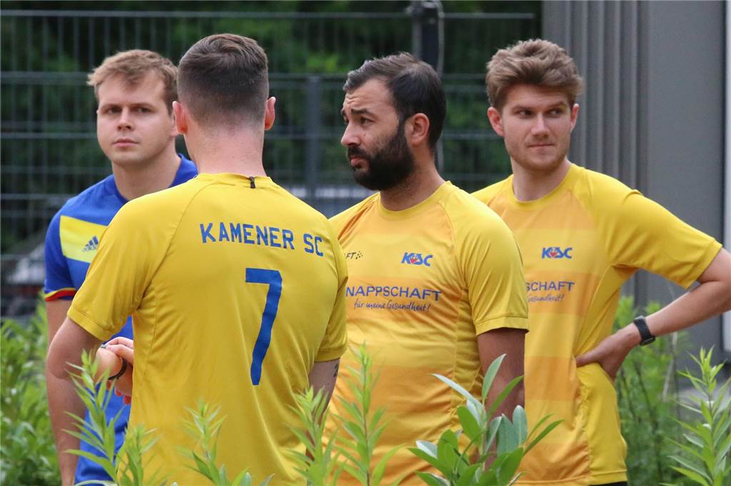 Kamener SC nimmt wieder Anlauf: „Wir werden als Mannschaft wieder gut funktionieren“ Sitki Üstün (M.) ist zurück beim Kamener SC; Tom Milder (r.)